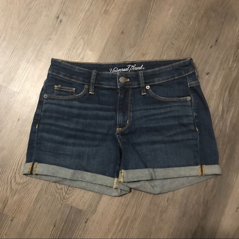 UNIVERSAL THREAD shorts